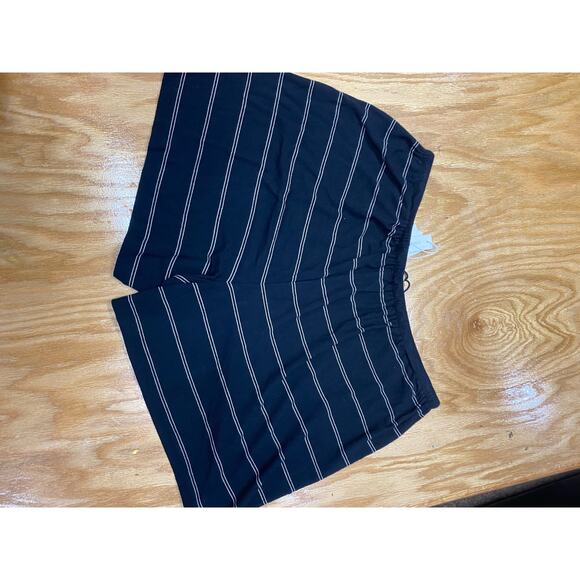 Vince Women's Dbl Chalk Stripe Short large NWT (b49) - Picture 4 of 6